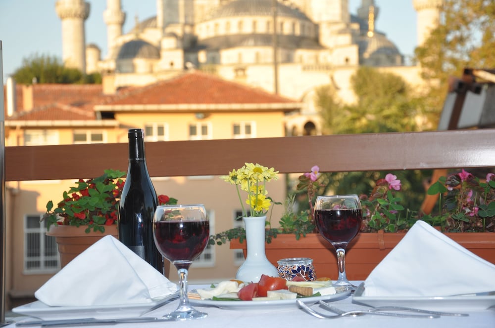 Sarnic Hotel Ottoman Mansion — Restaurant & bars in Istanbul, Istanbul