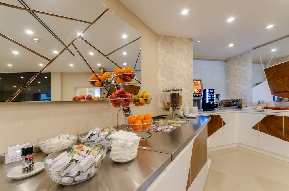 Hotel Duas Nacoes — Restaurant & bars in Lisbon, Lisboa