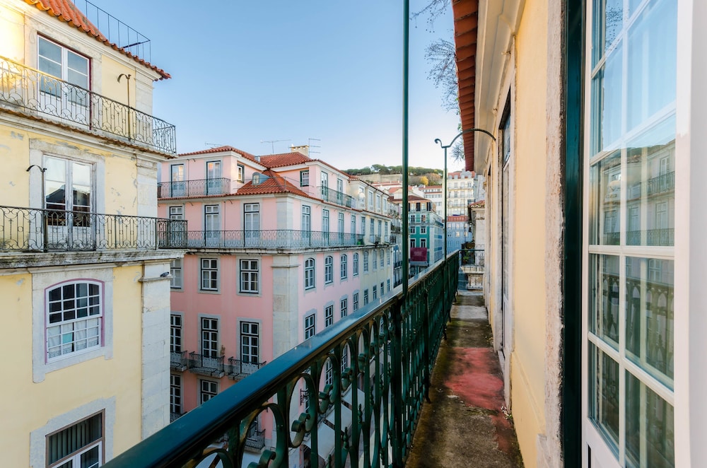 Hotel Duas Nacoes — Hotel building in Lisbon, Lisboa