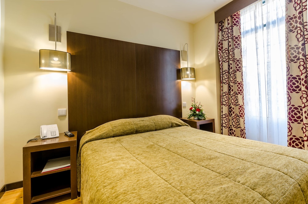 Hotel Duas Nacoes — Hotel rooms in Lisbon, Lisboa