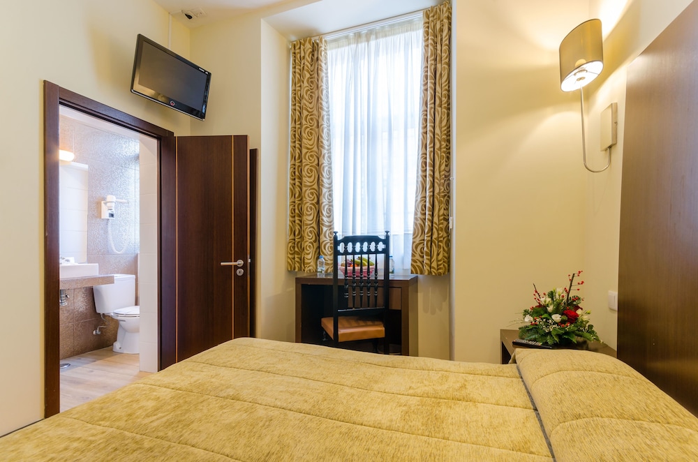 Hotel Duas Nacoes — Hotel rooms in Lisbon, Lisboa