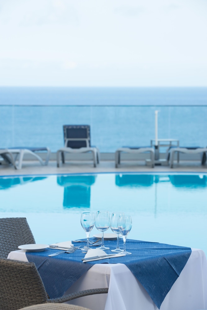 Hotel Duas Torres — Restaurant & bars in Funchal, Madeira