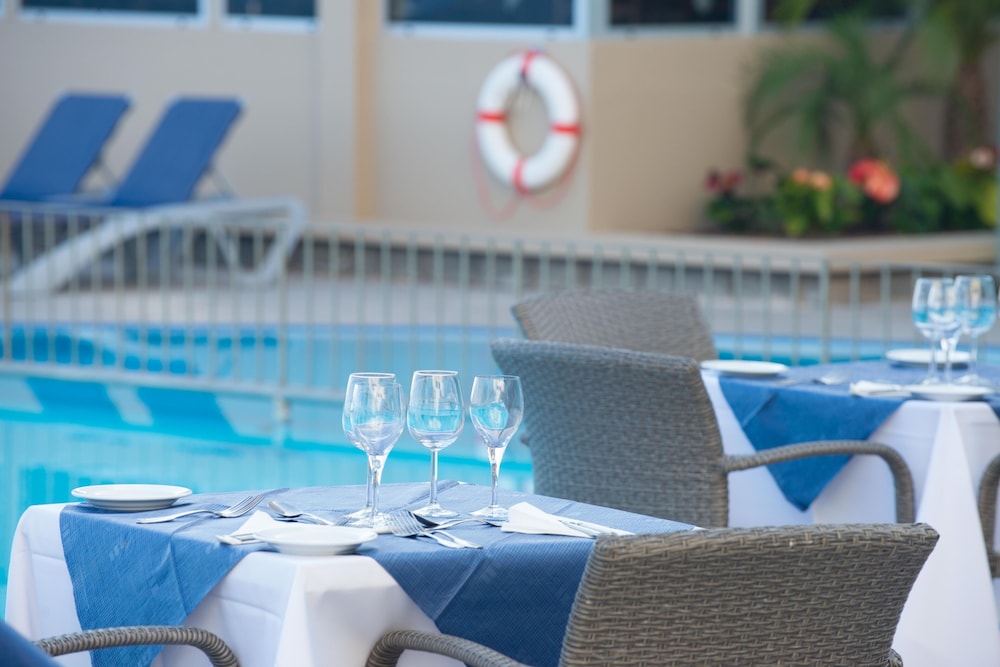 Hotel Duas Torres — Restaurant & bars in Funchal, Madeira