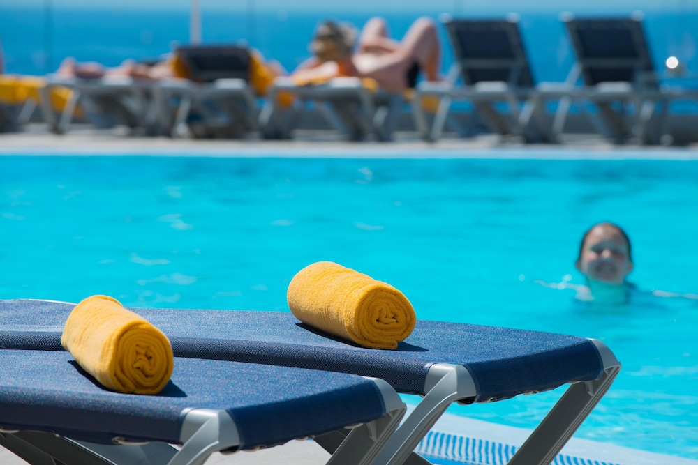 Hotel Duas Torres — Swimming pool in Funchal, Madeira