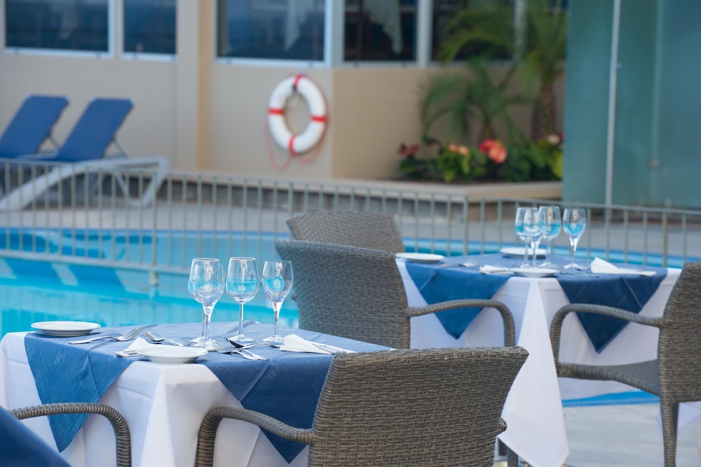 Hotel Duas Torres — Restaurant & bars in Funchal, Madeira