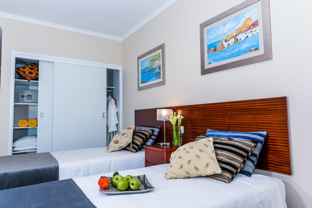 Hotel Duas Torres — Hotel rooms in Funchal, Madeira