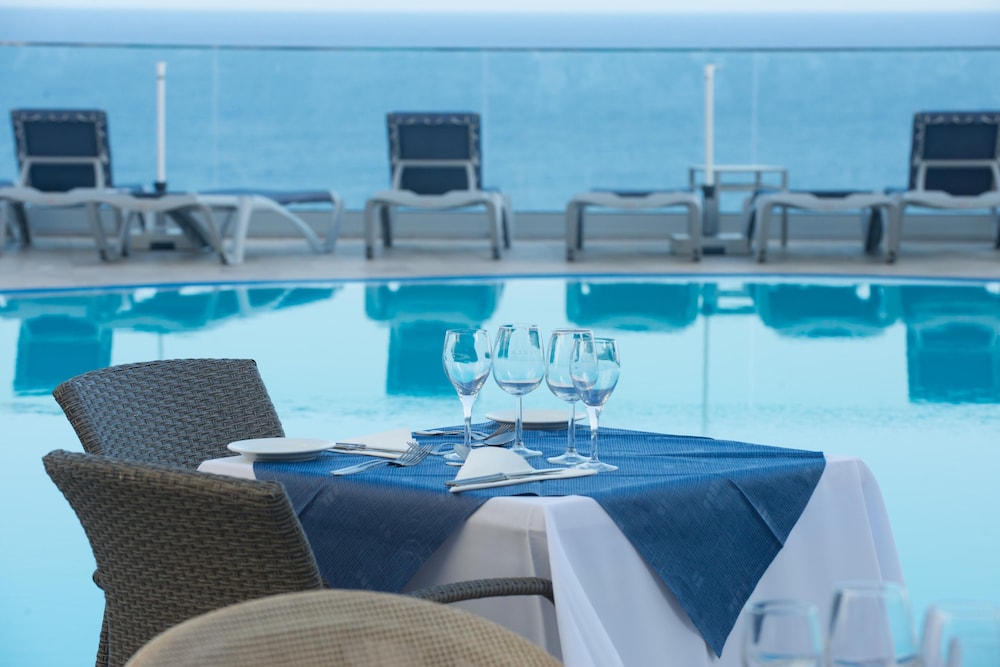 Hotel Duas Torres — Restaurant & bars in Funchal, Madeira