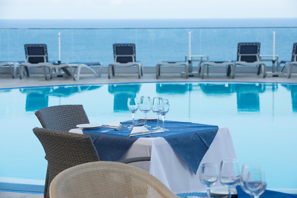 Hotel Duas Torres — Restaurant & bars in Funchal, Madeira