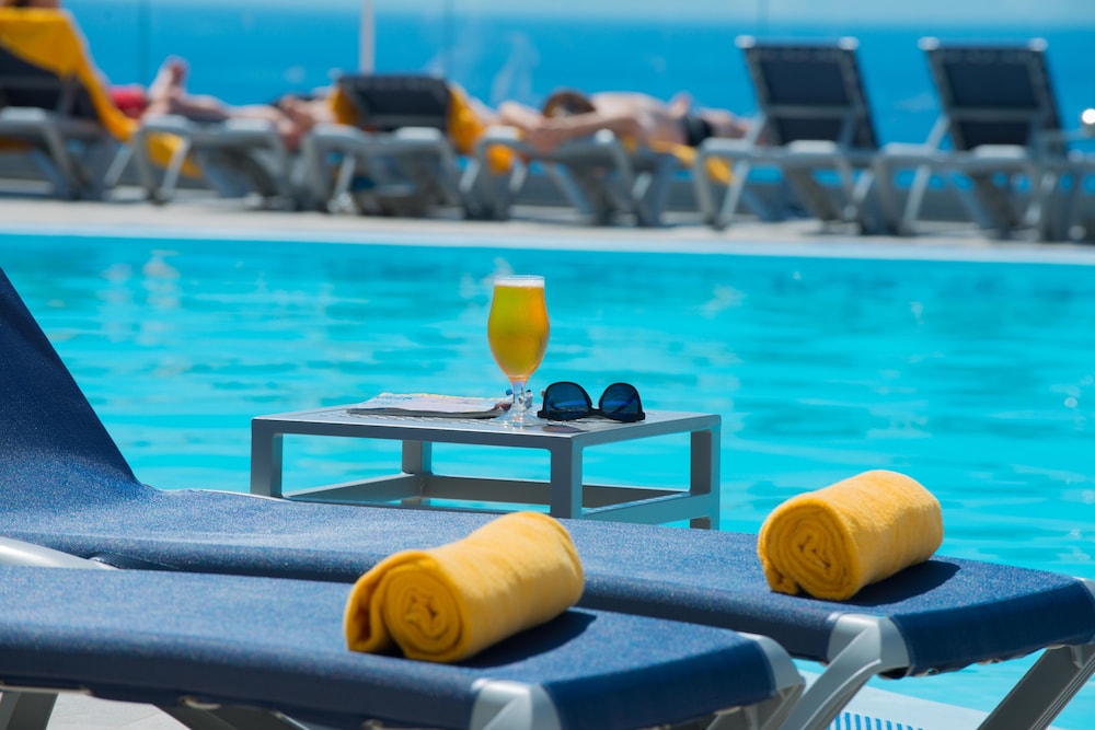 Hotel Duas Torres — Swimming pool in Funchal, Madeira