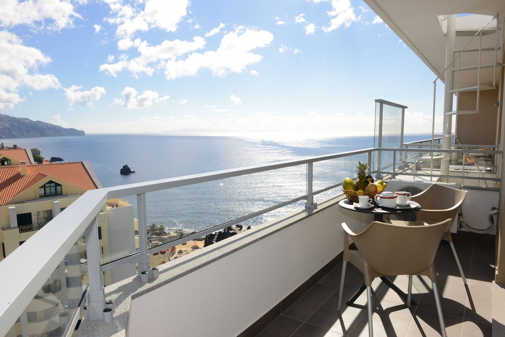 Hotel Duas Torres — Hotel rooms in Funchal, Madeira