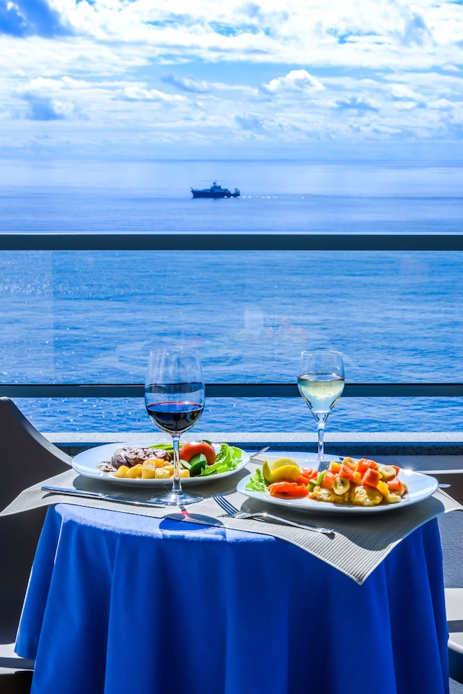 Hotel Duas Torres — Restaurant & bars in Funchal, Madeira