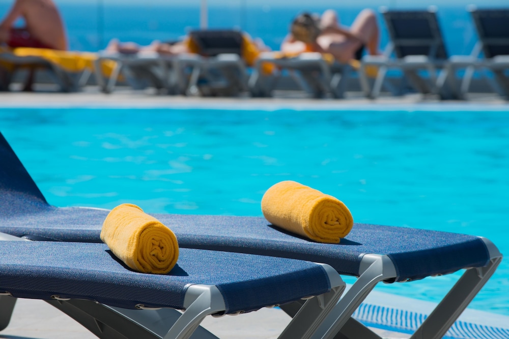Hotel Duas Torres — Swimming pool in Funchal, Madeira