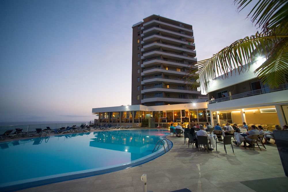 Hotel Duas Torres — Hotel building in Funchal, Madeira