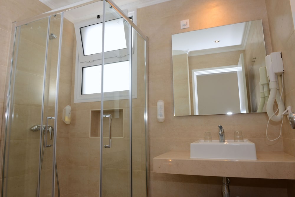 Hotel Duas Torres — Hotel rooms in Funchal, Madeira