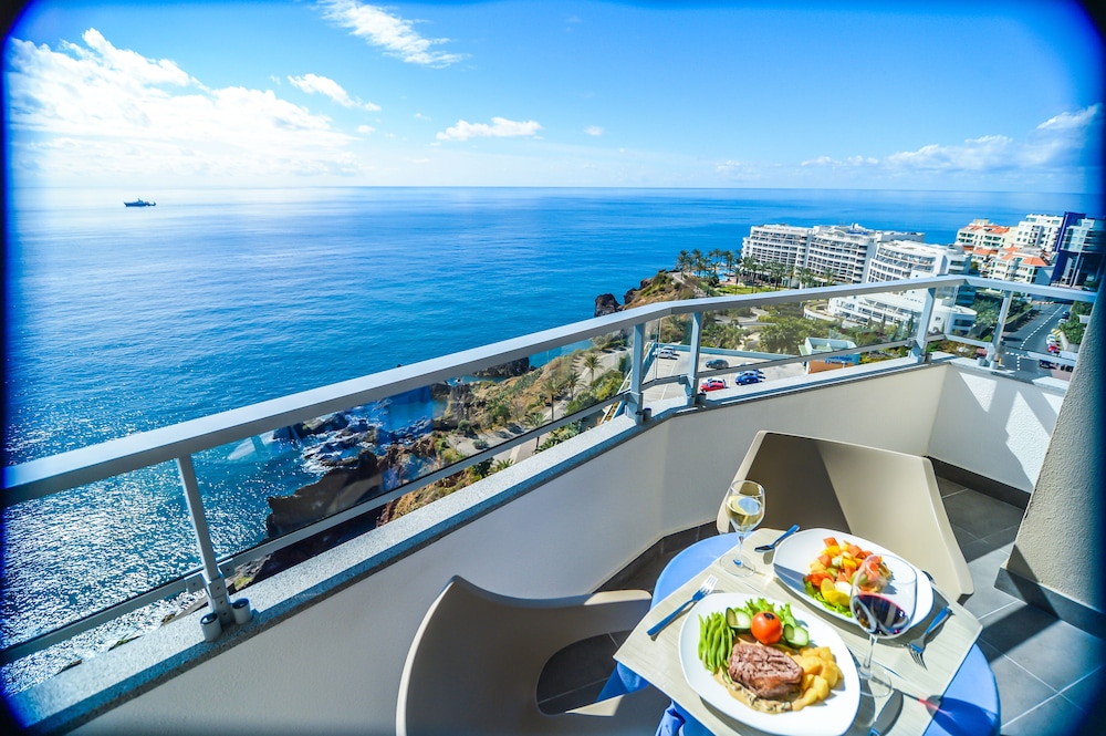 Hotel Duas Torres — Hotel rooms in Funchal, Madeira