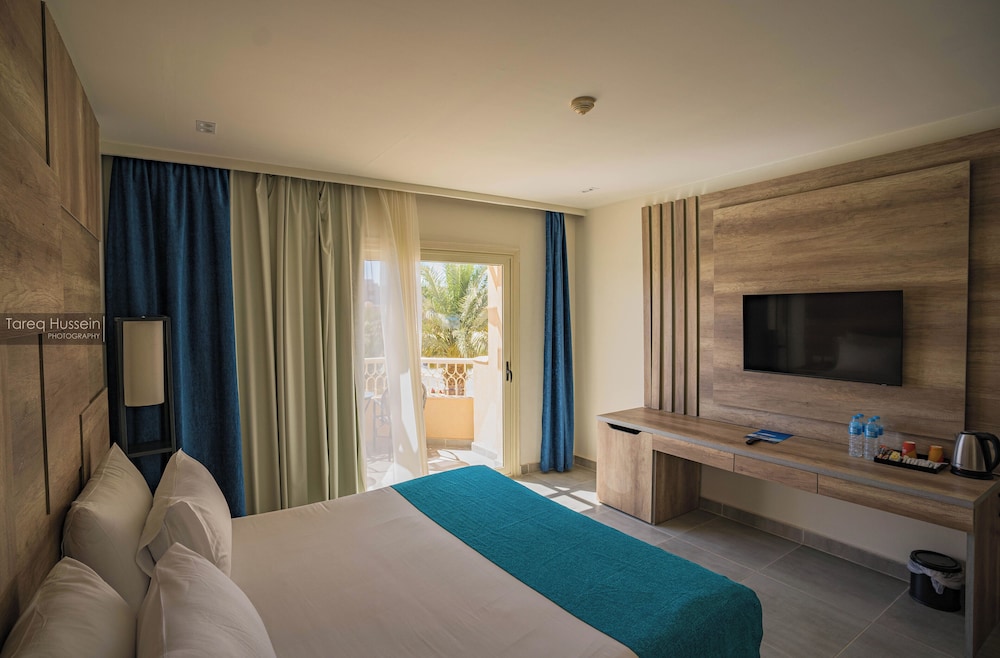 V Grand Beach Resort Sahl Hasheesh — Hotel rooms in Sahl Hasheesh, Red Sea
