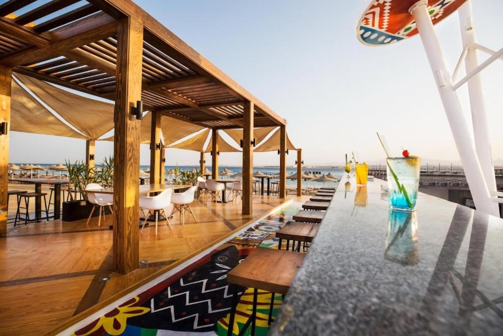 V Grand Beach Resort Sahl Hasheesh — Restaurant & bars in Sahl Hasheesh, Red Sea