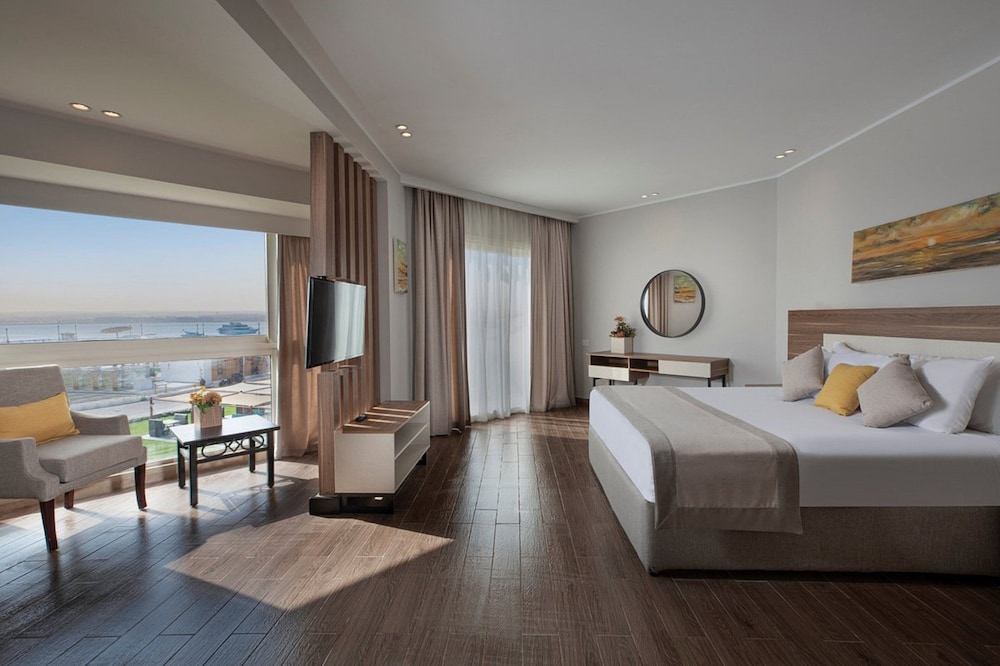 V Grand Beach Resort Sahl Hasheesh — Hotel rooms in Sahl Hasheesh, Red Sea