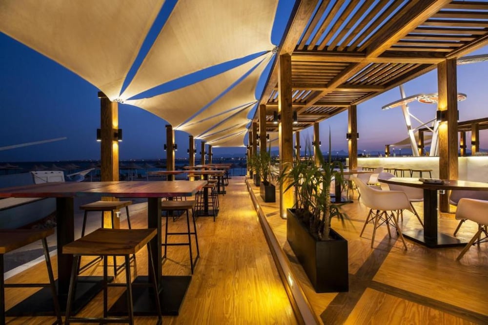 V Grand Beach Resort Sahl Hasheesh — Restaurant & bars in Sahl Hasheesh, Red Sea