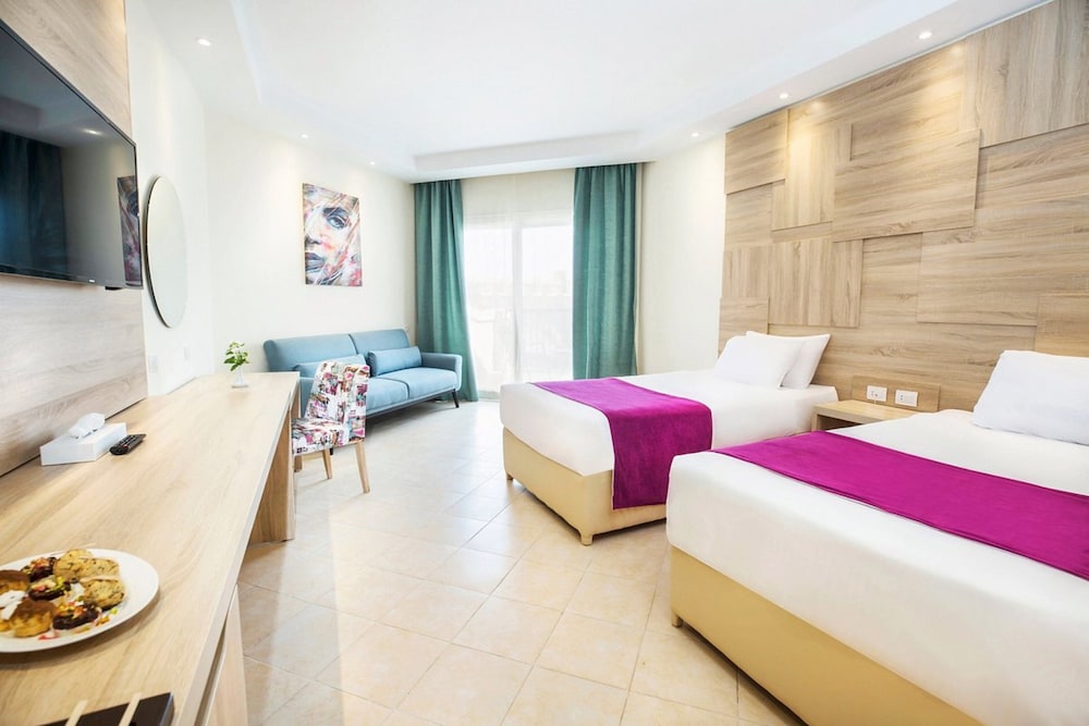 V Grand Beach Resort Sahl Hasheesh — Hotel rooms in Sahl Hasheesh, Red Sea