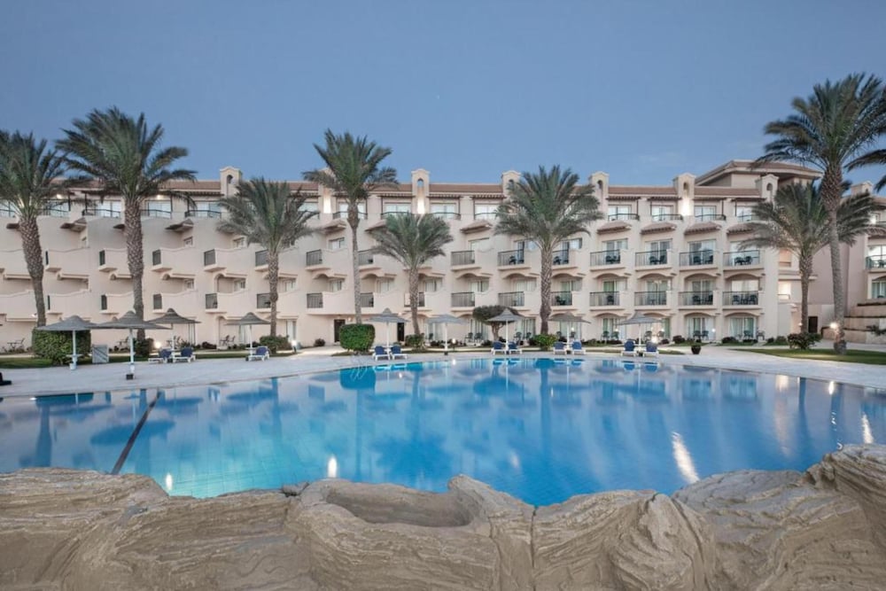 V Grand Beach Resort Sahl Hasheesh — Swimming pool in Sahl Hasheesh, Red Sea