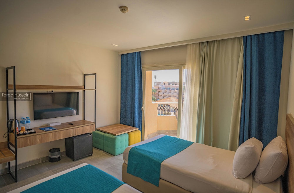 V Grand Beach Resort Sahl Hasheesh — Hotel rooms in Sahl Hasheesh, Red Sea
