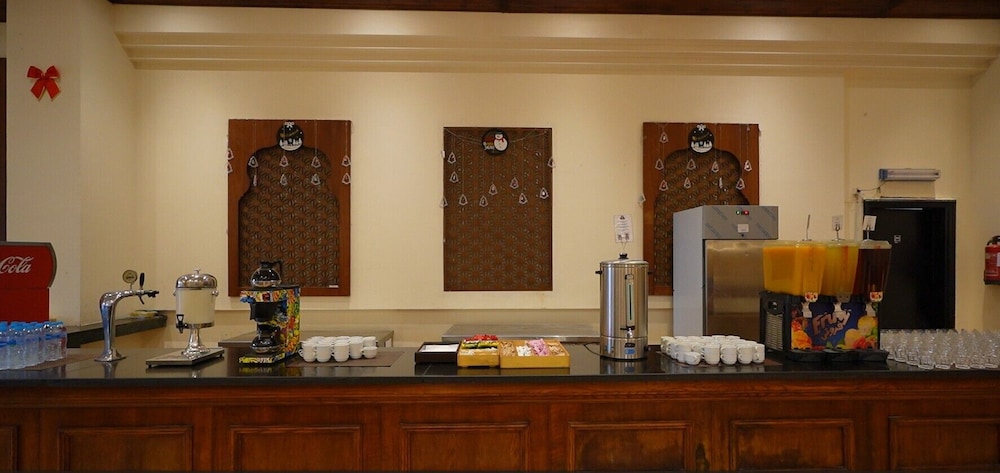 V Grand Beach Resort Sahl Hasheesh — Restaurant & bars in Sahl Hasheesh, Red Sea
