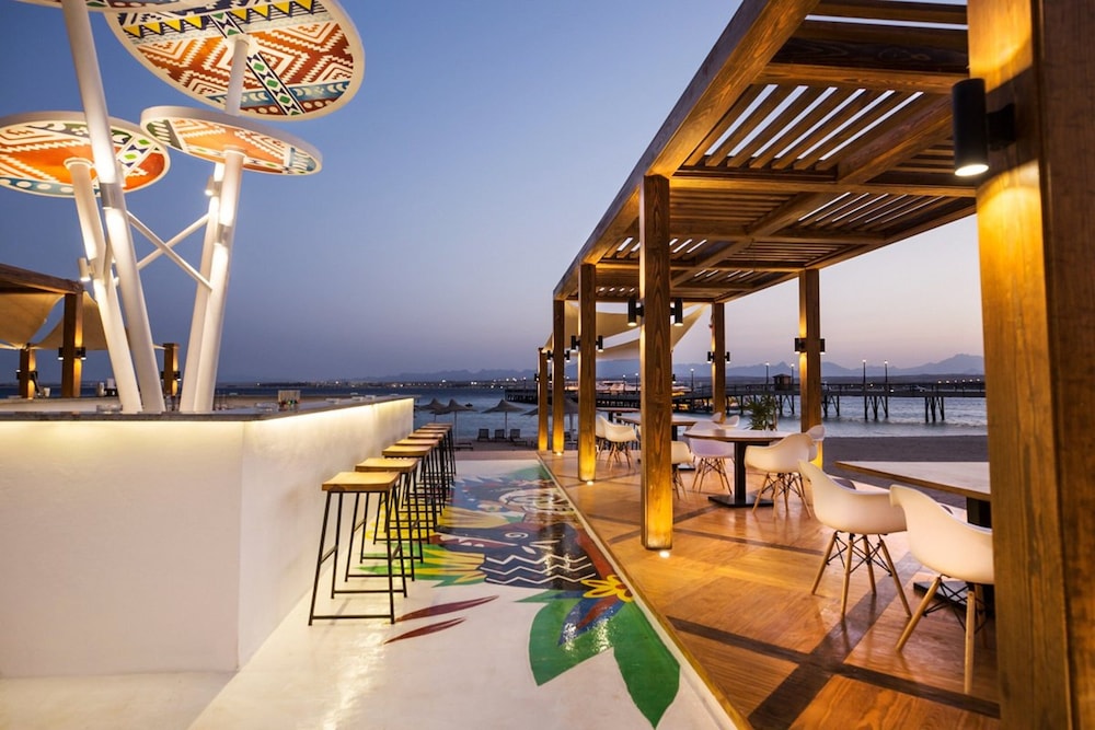 V Grand Beach Resort Sahl Hasheesh — Restaurant & bars in Sahl Hasheesh, Red Sea