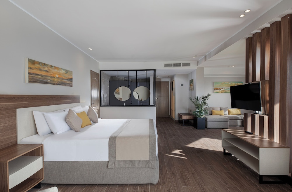 V Grand Beach Resort Sahl Hasheesh — Hotel rooms in Sahl Hasheesh, Red Sea