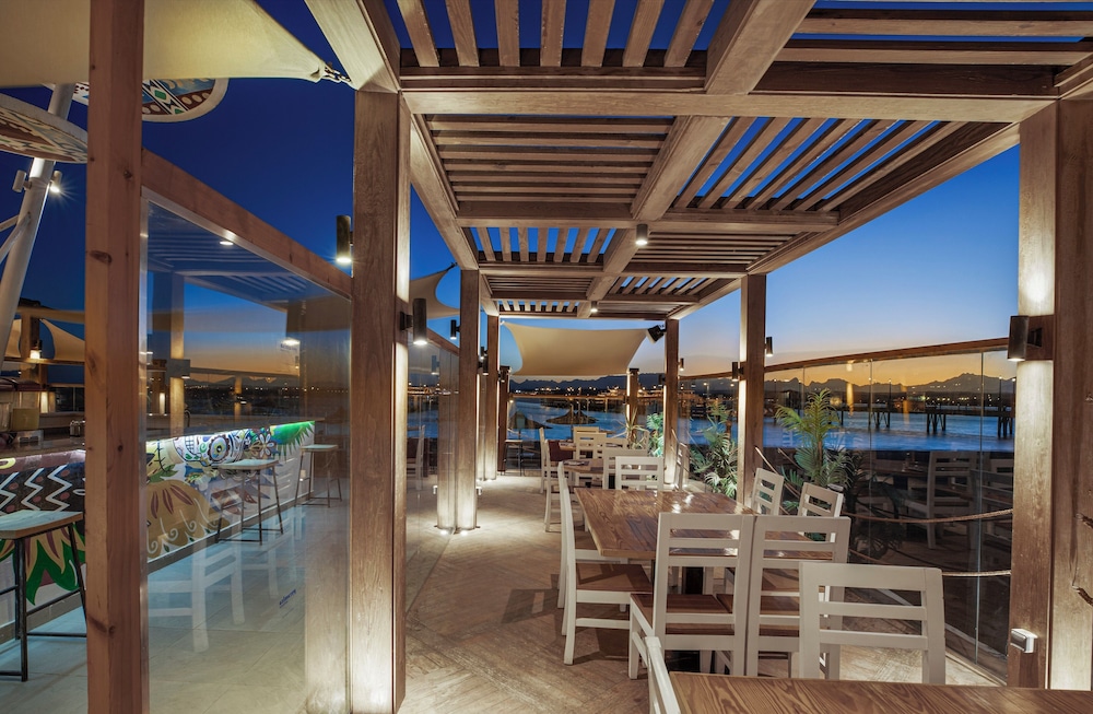 V Grand Beach Resort Sahl Hasheesh — Restaurant & bars in Sahl Hasheesh, Red Sea