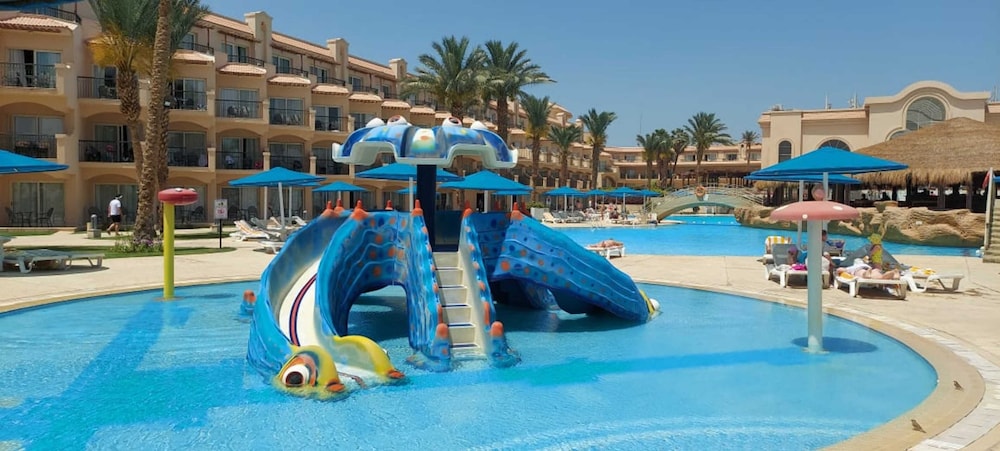 V Grand Beach Resort Sahl Hasheesh — Attractions for children in Sahl Hasheesh, Red Sea
