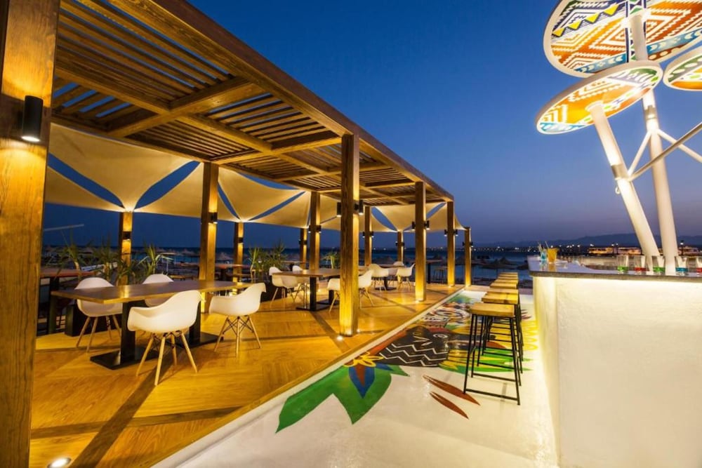 V Grand Beach Resort Sahl Hasheesh — Restaurant & bars in Sahl Hasheesh, Red Sea