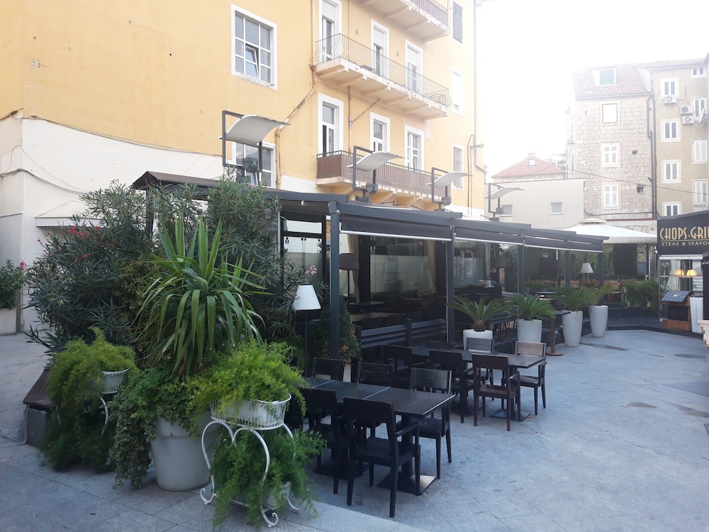 Apartments Marmont — Restaurant & bars in Split, Split-Dalmatia