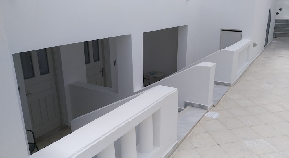 Kamari Beach Hotel — Hotel building in Kamari, South Aegean