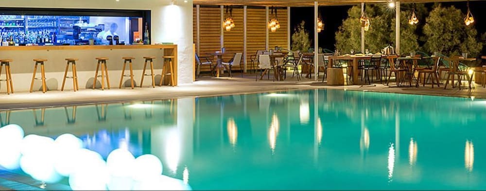 Kamari Beach Hotel — Swimming pool in Kamari, South Aegean
