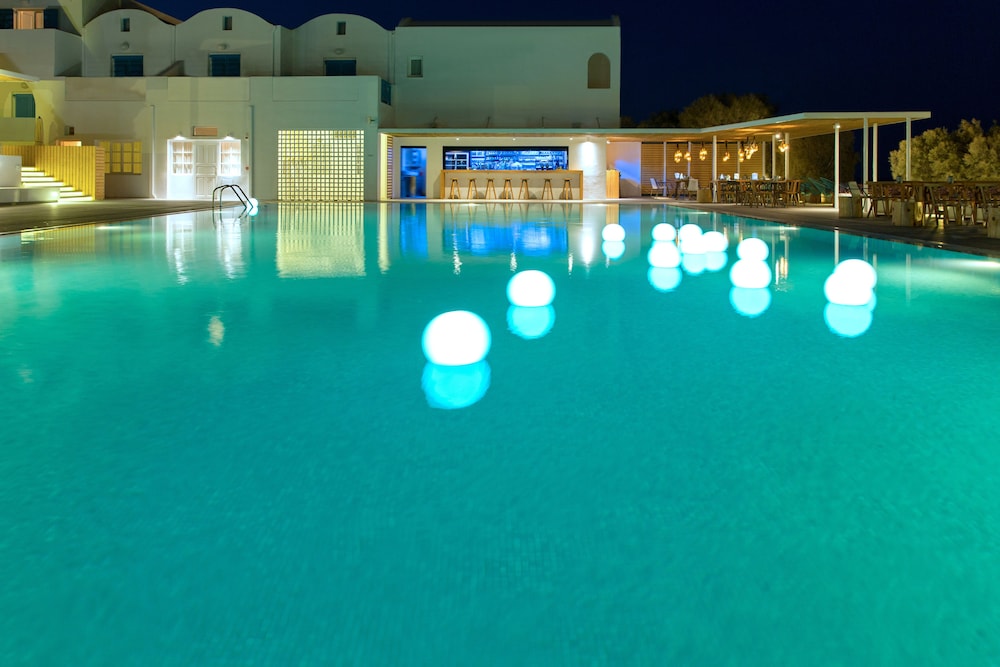 Kamari Beach Hotel — Swimming pool in Kamari, South Aegean