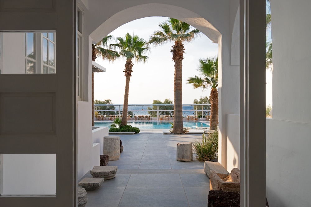 Kamari Beach Hotel — Swimming pool in Kamari, South Aegean