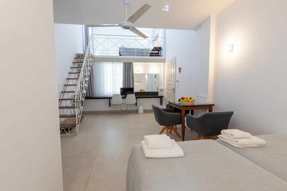 Kamari Beach Hotel — Hotel rooms in Kamari, South Aegean