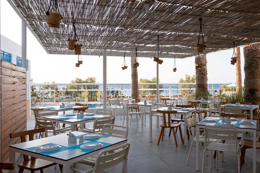 Kamari Beach Hotel — Restaurant & bars in Kamari, South Aegean