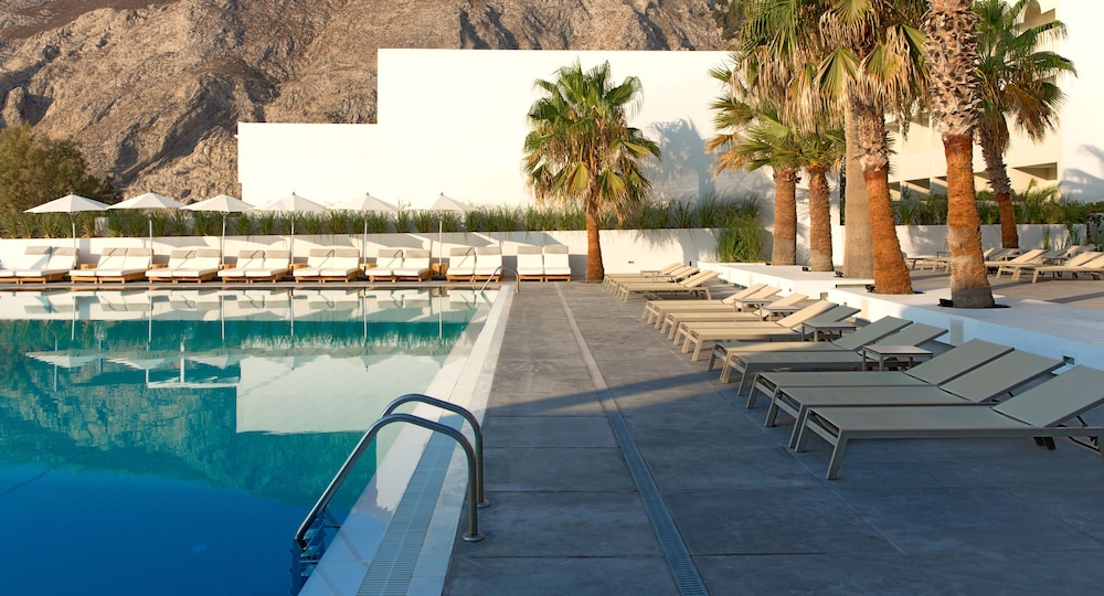 Kamari Beach Hotel — Swimming pool in Kamari, South Aegean