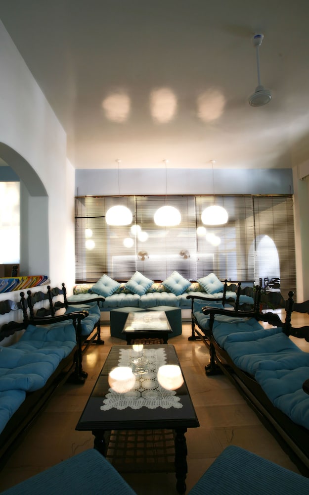 Kamari Beach Hotel — Hotel rooms in Kamari, South Aegean