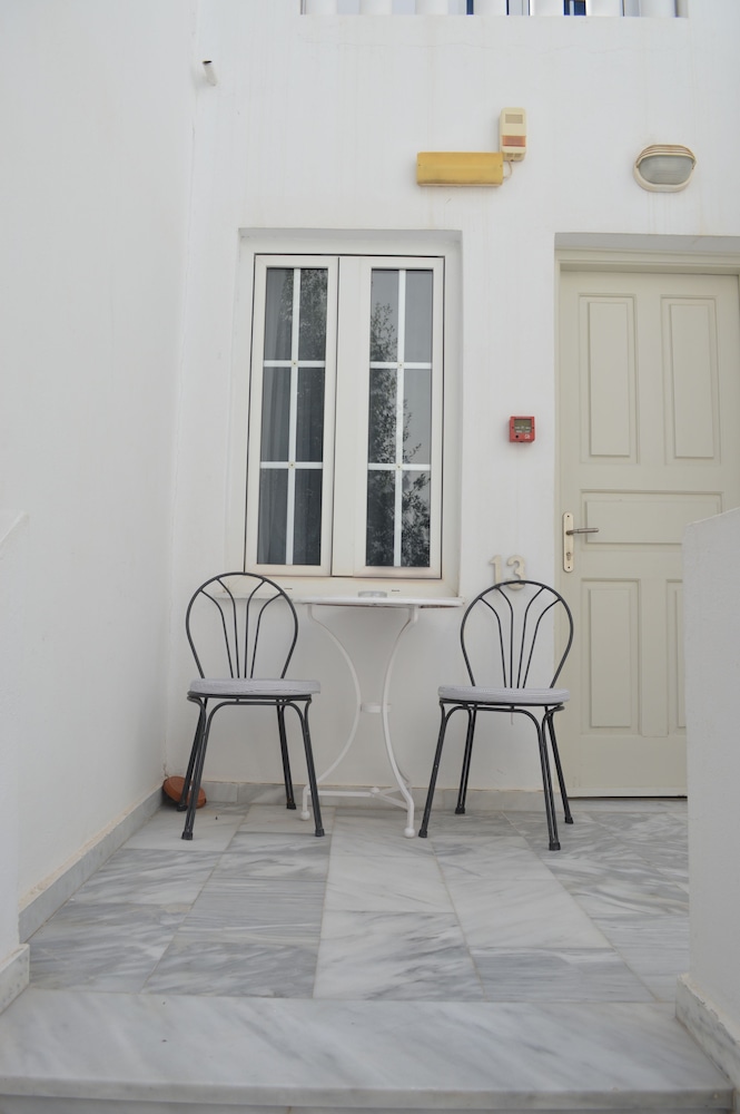 Kamari Beach Hotel — Hotel building in Kamari, South Aegean