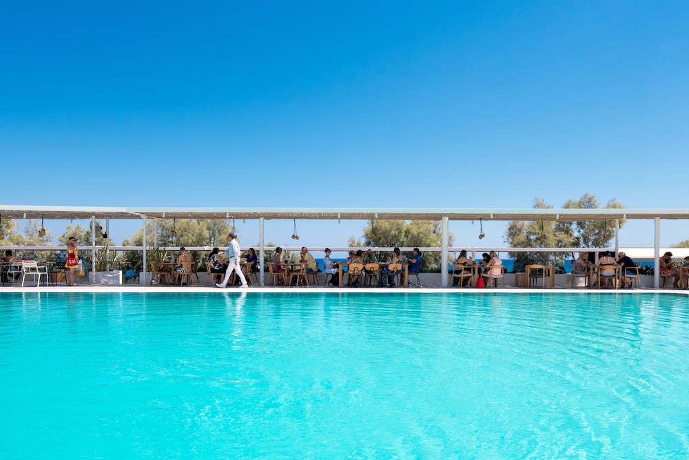 Kamari Beach Hotel — Swimming pool in Kamari, South Aegean