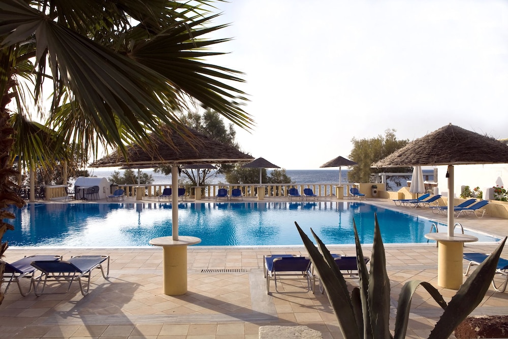 Kamari Beach Hotel — Swimming pool in Kamari, South Aegean