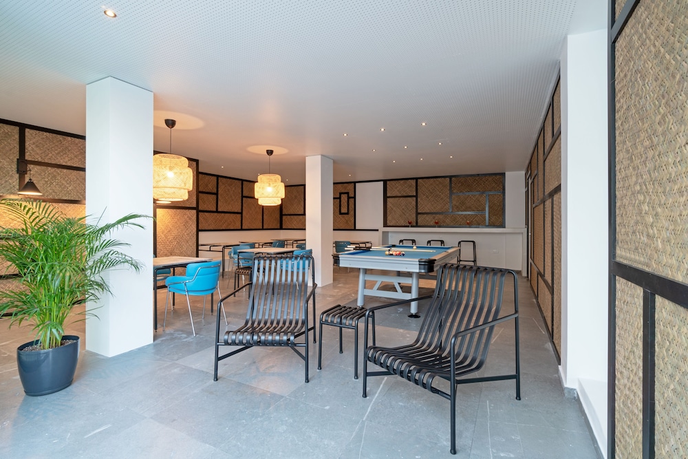 Kamari Beach Hotel — Sports & recreation in Kamari, South Aegean