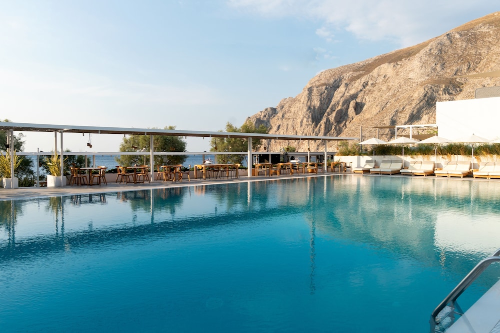 Kamari Beach Hotel — Swimming pool in Kamari, South Aegean