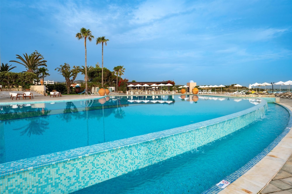 Leptos Panorama Hotel — Swimming pool in Chania