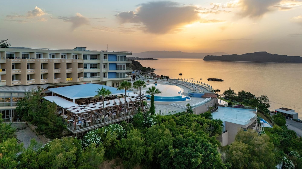 Leptos Panorama Hotel — Swimming pool in Chania