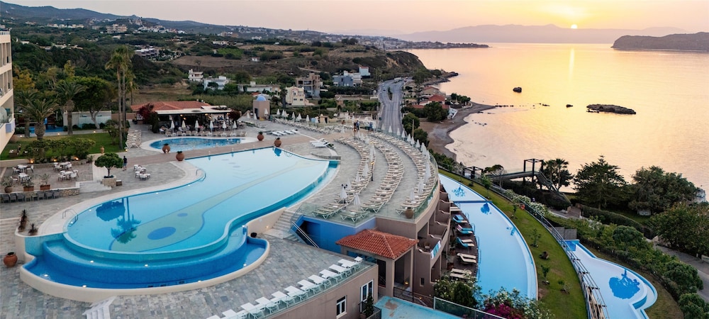 Leptos Panorama Hotel — Swimming pool in Chania
