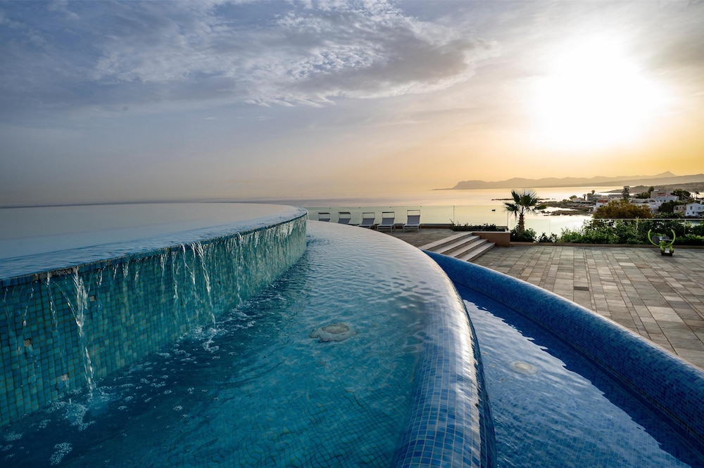 Leptos Panorama Hotel — Swimming pool in Chania